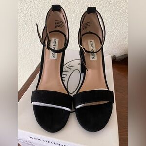 Steve Madden womens Carrson black suede heel. Size 7